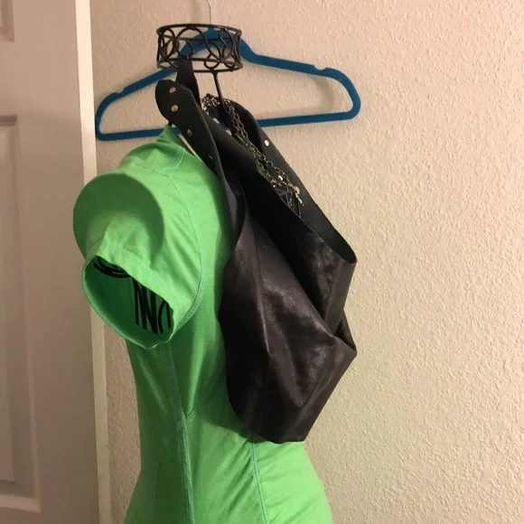 Leather scarf with octopus charm - Picture 4 of 7